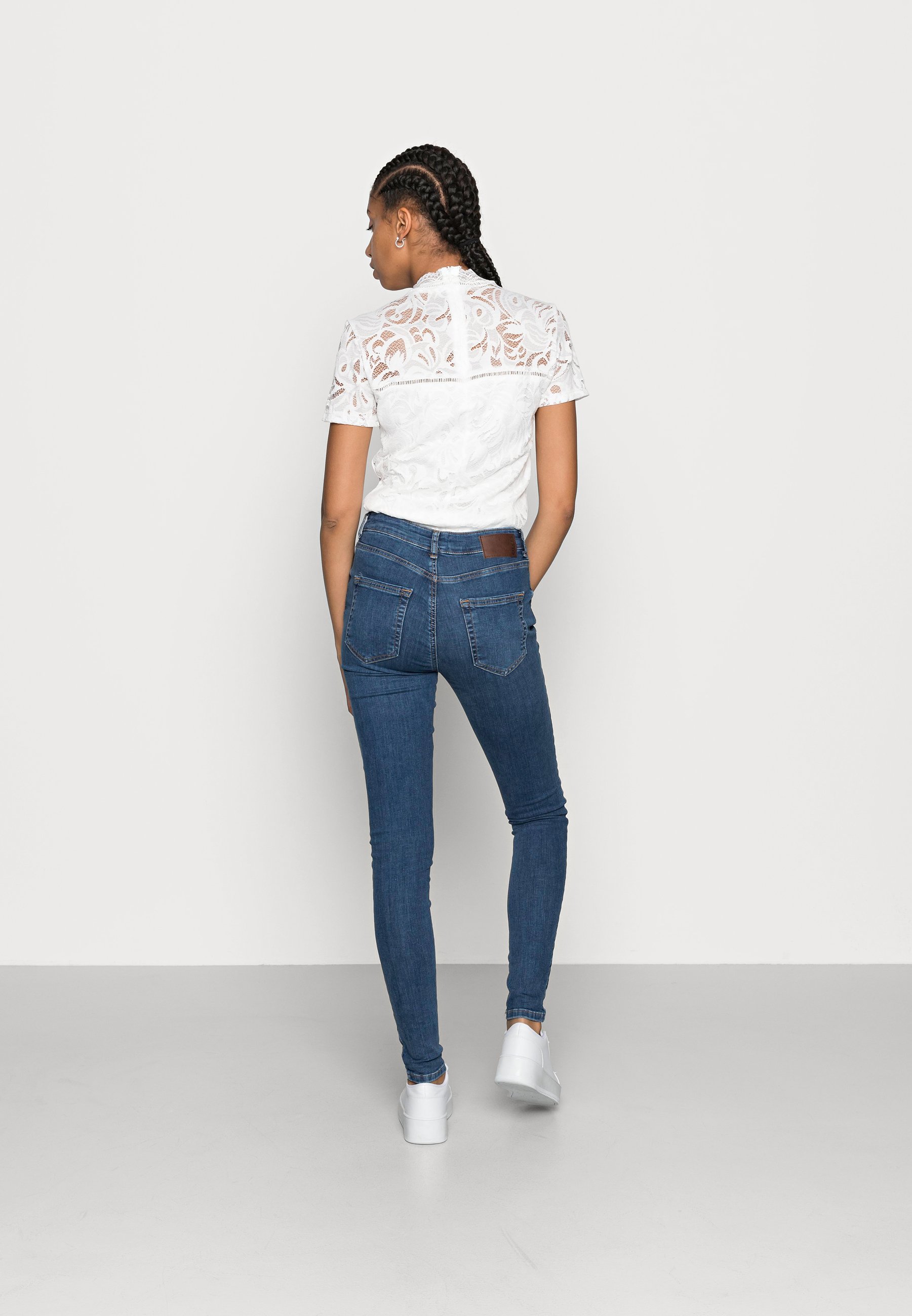 Pieces PCDELLY - Jeans Skinny Fit - medium blue denim/blue denim -  Zalando.de
