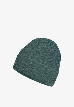 Cappello invernale a maglia coste verde scuro con risvolto, isolato su sfondo bianco.