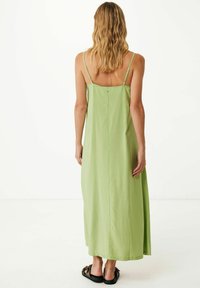 Mexx HAMMERED - Maxiklänning - leaf green
