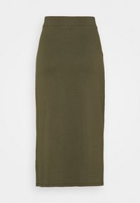 Jupe midi vert olive en tissu doux et extensible, dotée d'une taille cintrée et d'un design lisse et simple sans motifs ni ornements.