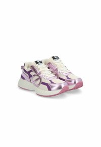 Sportieve sneakers met een crème mesh lichaam, metallic roze accenten en rubberen zolen. Bevat een lusdetail en contrasterende paarse strepen.