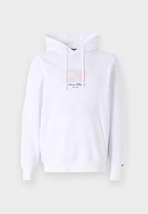 Hvit hettegenser med frontlomme, snøring i hetta og flerfarget stripete logo-lapp. Mykt bomullsstoff, ribbestrikkede mansjetter og hem.