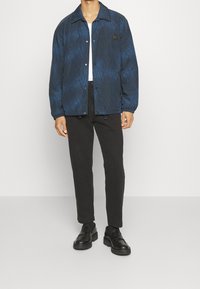 HUGO Übergangsjacke - black