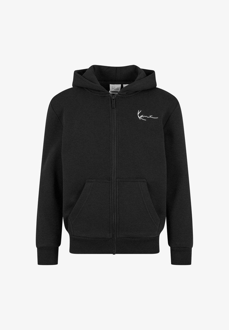 Melnā džemperis ar rāvējslēdzēju, kuram ir priekšējā kabata, ribota aproce un raksturīgais baltais logo kreisajā krūšu daļā. Mīksts materiāls un ikdienišķs dizains.