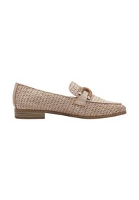 Vevde beige loafers med rund tå og flat hæl, med en dekorativ brun stropp og sølvdetaljer. Jevn tekstur gjennom hele.