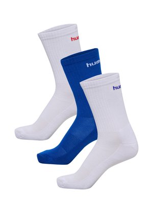 Trois paires de chaussettes : deux blanches et une bleue. Chaque chaussette a un design côtelé et affiche "hum" en couleurs contrastées sur le poignet.