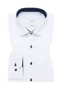 Weißes Hemd mit modernem Schnitt, strukturiertem navy-blauen Innenkragen, blauen Knöpfen und langen Ärmeln mit einem Doppeltastenmanschetten-Design.