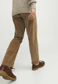Jack & Jones RELAXED FIT  - Pantalon classique - elmwood
