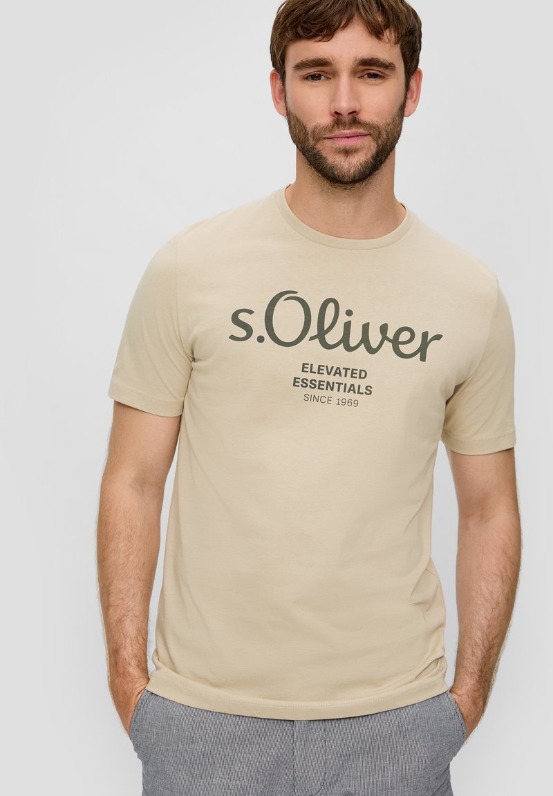s.Oliver MIT GROSSEM LABEL - T-shirt print - beige