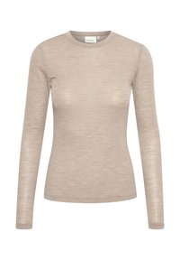 Beige, hosszú ujjú felső, puha anyagból, kerek nyakkivágással és testhezálló fazonnal. Egyszerű, sima textúra, látható minták nélkül.