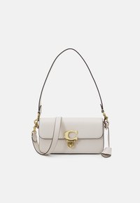 Coach - GLOVETANNED STUDIO BAGUETTE BAG - Schoudertas - chalk Miniatuurafbeelding 1