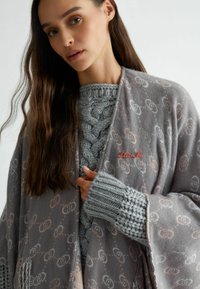 LIU JO PONCHO WITH JACQUARD LOGO - Mantella - grey