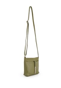 Grüne Leder-Crossbody-Tasche mit glatter Textur, ausgestattet mit einer Fronttasche und einem silbernen Metallakzent am Reißverschluss. Verstellbarer Tragegurt.