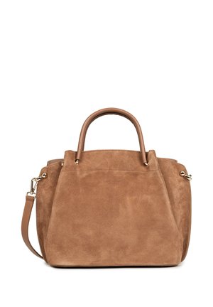 Sac à main en daim marron avec poignées doubles sur le dessus et une bandoulière amovible sur fond blanc.