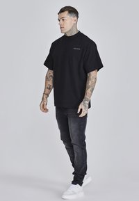 SIKSILK GRAPHIC - Nyomott mintás póló - black
