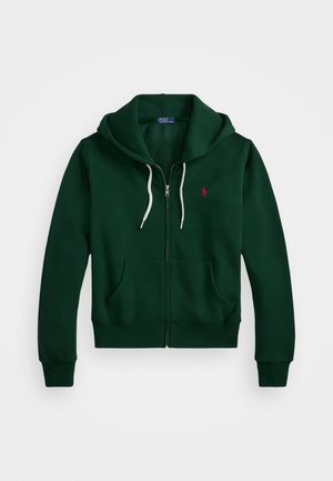 Roheline kapuutsiga jakkk, millel on esilukk, valged nöörid, kaks eesmist taskut ja väike punane emblem vasakul rinnal. Puuvilla segu kangas.