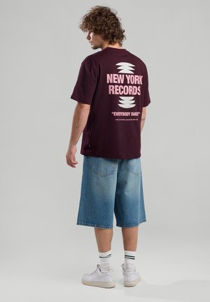 America Today Print T-shirt - bordeaux