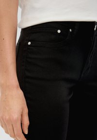 s.Oliver MID RISE - Jean slim - schwarz