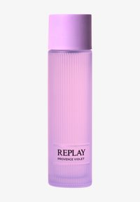 Lilla gradientflaske med ribbet tekstur, sylinderformet, og et glatt lokk. Etiketten har "REPLAY" og "PROVENCE VIOLET" i svart.