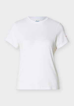 T-shirt blanc à manches courtes avec col rond, logo Columbia à l'intérieur du col et petit logo sur la manche gauche.