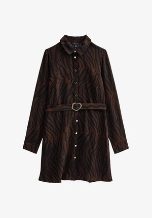 Vestito camicia marrone e nero a righe di tigre con maniche lunghe, cintura, colletto e chiusura frontale con bottoni.