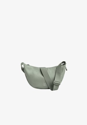 Jasnoszara torebka na ramię w kształcie półksiężyca z regulowanym szerokim paskiem i małym logo "Got Bag" na środku z przodu.