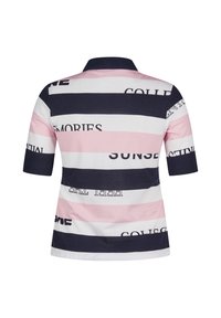 Kurzarm-Polohemd mit dunkelblauen, rosa und weißen Streifen sowie wiederholten Textmustern. Hergestellt aus einem weichen Baumwollmischgewebe.