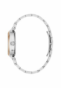 Srebrny zegarek ze stali nierdzewnej z prostokątną tarczą, złotymi akcentami i bransoletą z ogniw. Posiada okrągłą koronkę i widoczne zapięcie.