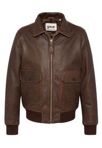 Chaqueta bomber de cuero marrón con cremallera frontal, dos bolsillos en el pecho, puños y dobladillo acanalados, y un collar amplio. Textura sutil y pátina visibles.