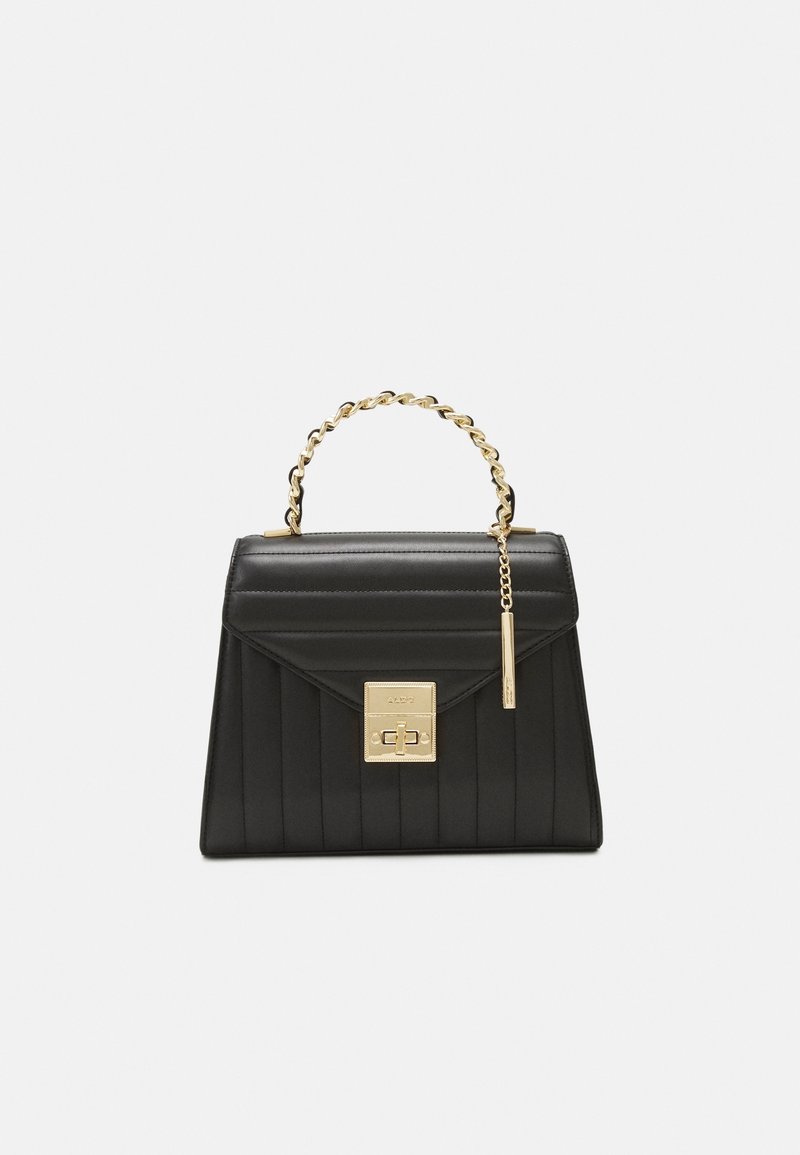 Sac à main matelassé noir avec une anse en chaîne dorée torsadée et un fermoir rectangulaire doré sur le rabat avant.