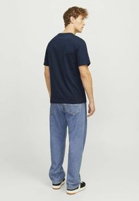 Jack & Jones RUNDHALS - T-shirts print - navy blazer