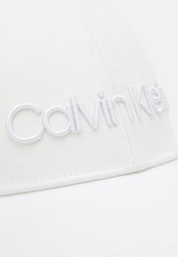 Calvin Klein EMBROIDERY UNISEX - Nokkmüts - white