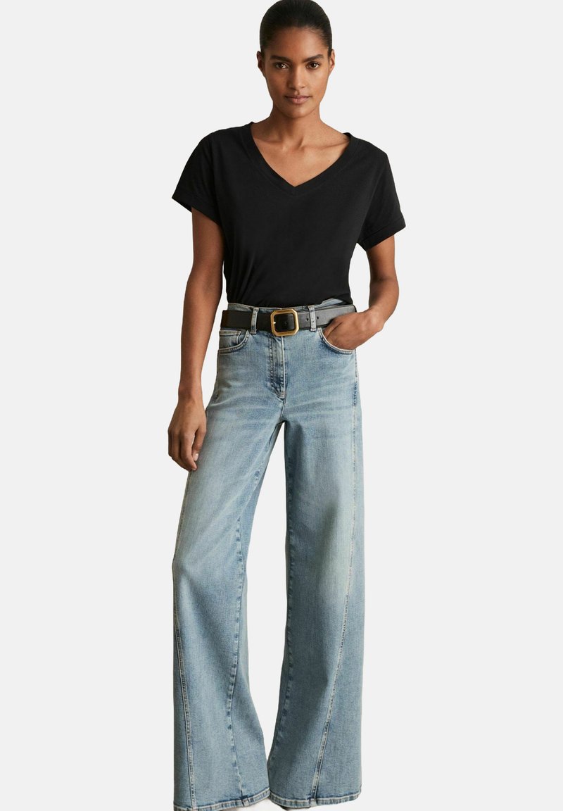 Reiss LUNA BRUSHED V-NECK - Pamata T-krekls - black