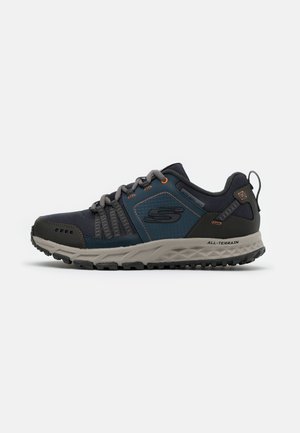 Skechers ESCAPE PLAN - Sneakers basse - navy/orange