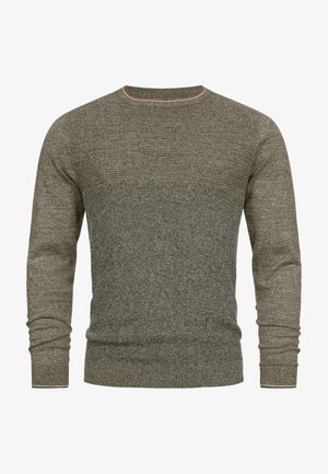 Strickcrewneck-Pullover in Olivgrün mit horizontalen Rippakzenten im oberen Bereich, strukturiertem Körper und kontrastierendem gesticktem Kragen.