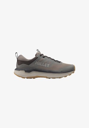 Chaussure de randonnée Millet gris et beige avec fermeture à lacets, col rembourré et semelle texturée pour une meilleure traction en extérieur, vue latérale.