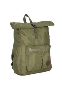 Sac à dos à rabat en vert olive fabriqué en nylon durable, avec une poche avant, un logo beige et des accents en simili cuir marron.