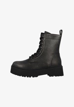 Zwarte veterschoenen tot de enkel met een gestructureerde neplederen bovenkant, dikke rubberen platformzool en een lusvormige hielstrip.