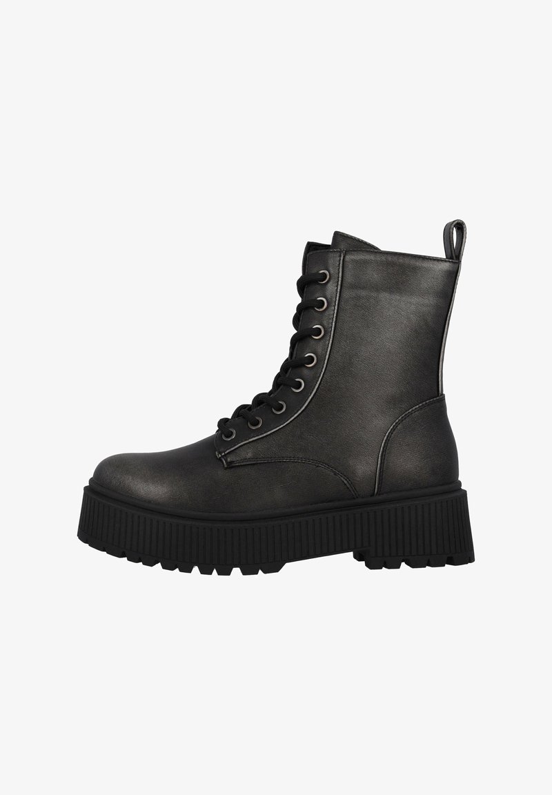 Botas negras de caña alta con cordones, con una parte superior de cuero sintético texturizado, suela de plataforma de goma gruesa y una tira en el talón.