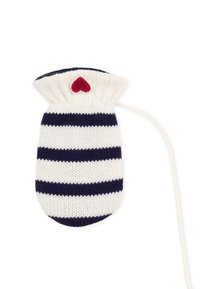 Gestreifte Ofenhandschuh aus weißem und marineblauem Strickstoff, mit einem roten Herz-Akzent an der Oberseite und einer Schlaufe zum Aufhängen zur Aufbewahrung.