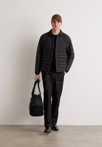 BOSS TARANIS - Lengva striukė - black