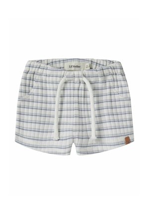 Białe i jasno-niebieskie kraciaste spodenki dla maluchów z elastycznym paskiem w talii, białym troczkiem, bocznymi kieszeniami i małą brązową łatką na dole.