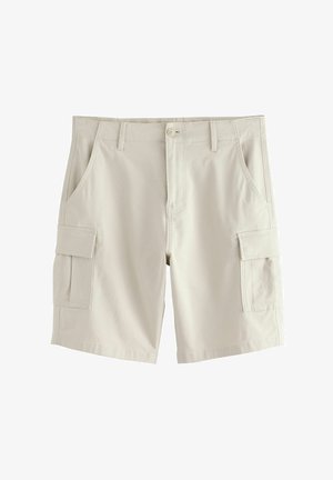 Beige cargo shorts yang terbuat dari kain ringan, dilengkapi dengan saku samping, penutupan kancing, dan desain potongan lurus. Praktis dan serbaguna.