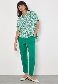 Unausgewählt, green