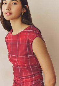 Next SHORT SLEEVE - Päevakleit - red check