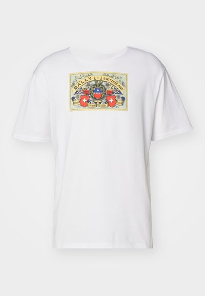 Camiseta de algodón blanca con un gráfico colorido que presenta un escudo de armas, el texto "BALLY de SUIZA" y acentos florales. Manga corta.