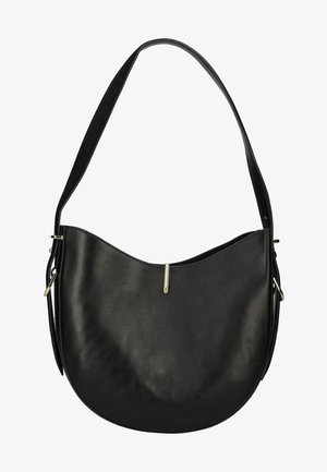 Bolso de hombro de cuero negro en forma de media luna con correa ajustable y pequeño detalle metálico dorado vertical en el centro frontal.