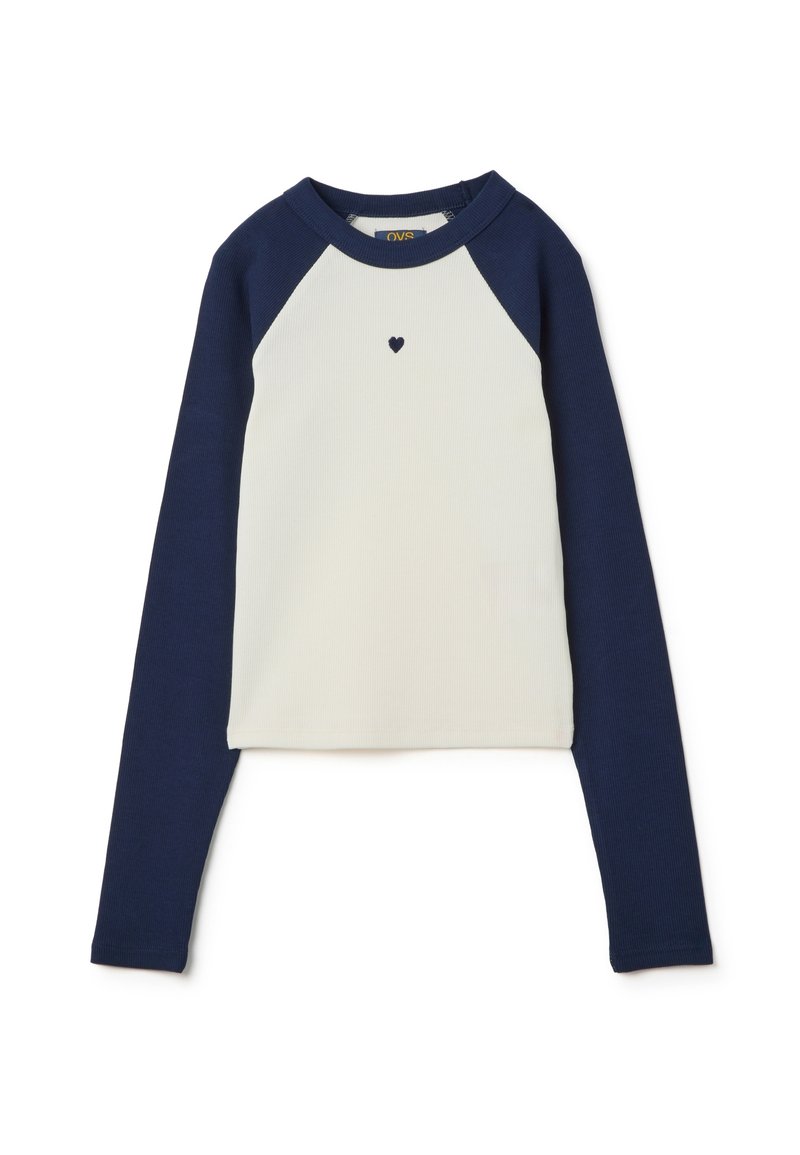 Langarm-T-Shirt in Creme und Marineblau, mit geripptem Stoff, Raglanärmeln und einer kleinen Herzstickerei in der Mitte.