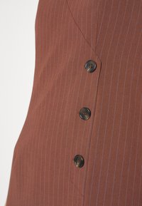 b.young DANTAX DRESS - Φόρεμα σε ίσια γραμμή - chicory coffee mix