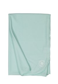 Vaaleanmintunvihreä läpikuultava kangas; sileä pinta, jossa on hienovarainen timanttikuvio; logo tulostettu kulmaan; suorakulmainen muoto.